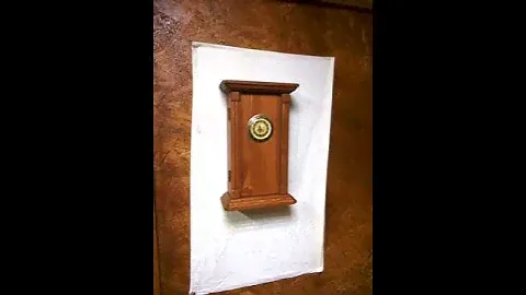 Часы-ключница из сосны.